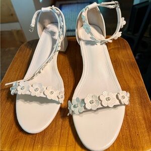 White Floral Women's heeled sandals NIB